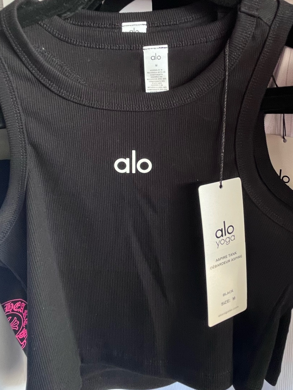 ALO Yoga Black Racerback Crop Sports Bra aspire tank new medium - Picture 5 of 5